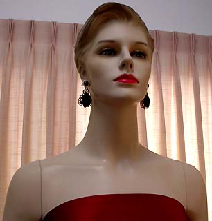 a beautiful VINTAGE COSTUME ESTATE ANTIQUE JEWELRY EARRINGS unsigned
