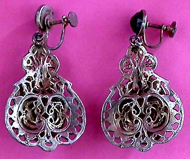 a beautiful VINTAGE COSTUME ESTATE ANTIQUE JEWELRY EARRINGS unsigned