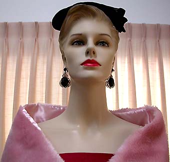 a beautiful VINTAGE COSTUME ESTATE ANTIQUE JEWELRY EARRINGS unsigned