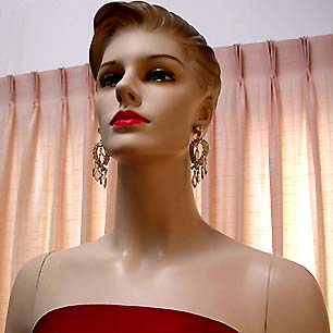 a beautiful VINTAGE COSTUME ESTATE ANTIQUE JEWELRY EARRINGS unsigned
