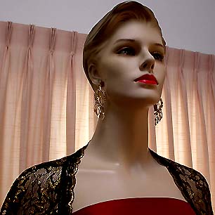 a beautiful VINTAGE COSTUME ESTATE ANTIQUE JEWELRY EARRINGS unsigned