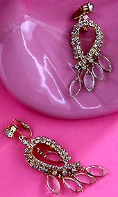 a beautiful VINTAGE COSTUME ESTATE ANTIQUE JEWELRY EARRINGS unsigned