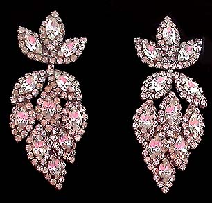a beautiful VINTAGE COSTUME ESTATE ANTIQUE JEWELRY EARRINGS unsigned