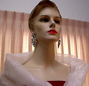 a beautiful VINTAGE COSTUME ESTATE ANTIQUE JEWELRY EARRINGS unsigned