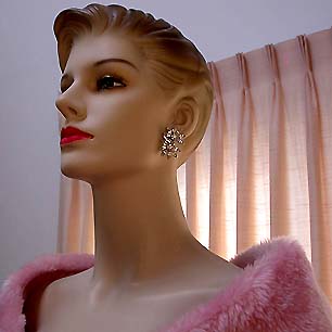a beautiful VINTAGE COSTUME ESTATE ANTIQUE JEWELRY EARRINGS unsigned