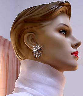 a beautiful VINTAGE COSTUME ESTATE ANTIQUE JEWELRY EARRINGS unsigned