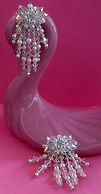 a beautiful VINTAGE COSTUME ESTATE ANTIQUE JEWELRY EARRINGS unsigned