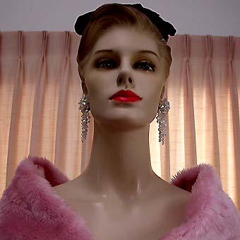 a beautiful VINTAGE COSTUME ESTATE ANTIQUE JEWELRY EARRINGS unsigned