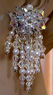 a beautiful VINTAGE COSTUME ESTATE ANTIQUE JEWELRY EARRINGS unsigned