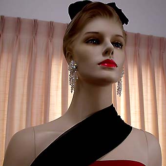 a beautiful VINTAGE COSTUME ESTATE ANTIQUE JEWELRY EARRINGS unsigned