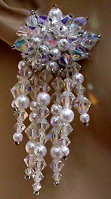 a beautiful VINTAGE COSTUME ESTATE ANTIQUE JEWELRY EARRINGS unsigned
