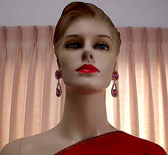 a beautiful VINTAGE COSTUME ESTATE ANTIQUE JEWELRY EARRINGS unsigned