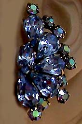 a beautiful VINTAGE COSTUME ESTATE ANTIQUE JEWELRY EARRINGS unsigned