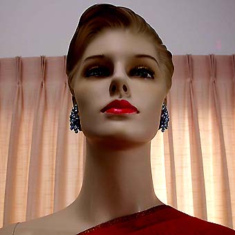 a beautiful VINTAGE COSTUME ESTATE ANTIQUE JEWELRY EARRINGS unsigned
