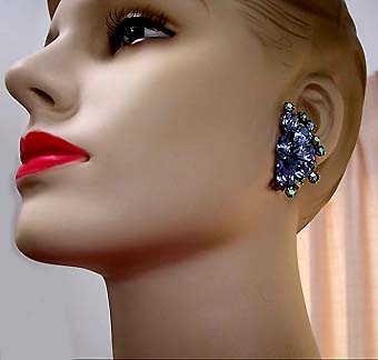 a beautiful VINTAGE COSTUME ESTATE ANTIQUE JEWELRY EARRINGS unsigned
