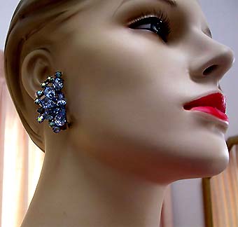 a beautiful VINTAGE COSTUME ESTATE ANTIQUE JEWELRY EARRINGS unsigned