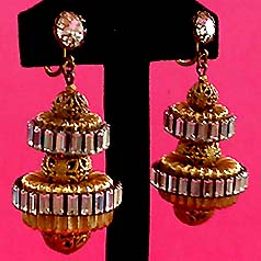 a beautiful VINTAGE COSTUME ESTATE ANTIQUE JEWELRY EARRINGS unsigned