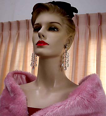 a beautiful VINTAGE COSTUME ESTATE ANTIQUE JEWELRY EARRINGS unsigned