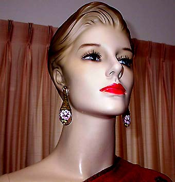 a beautiful VINTAGE COSTUME ESTATE ANTIQUE JEWELRY EARRINGS unsigned