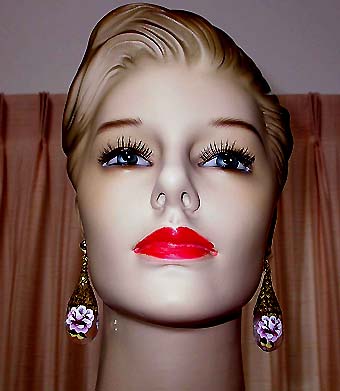 a beautiful VINTAGE COSTUME ESTATE ANTIQUE JEWELRY EARRINGS unsigned