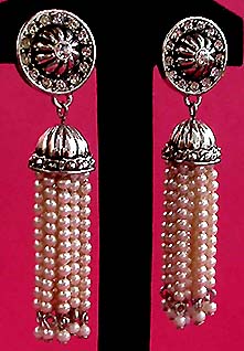 a beautiful VINTAGE COSTUME ESTATE ANTIQUE JEWELRY EARRINGS unsigned