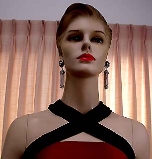 a beautiful VINTAGE COSTUME ESTATE ANTIQUE JEWELRY EARRINGS unsigned