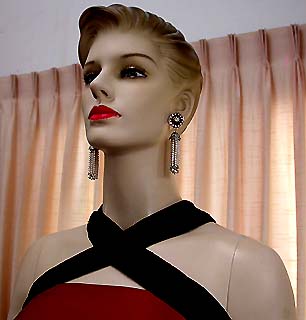 a beautiful VINTAGE COSTUME ESTATE ANTIQUE JEWELRY EARRINGS unsigned