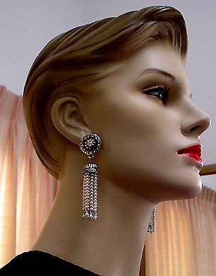 a beautiful VINTAGE COSTUME ESTATE ANTIQUE JEWELRY EARRINGS unsigned