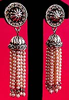 a beautiful vintage costume jewelry Hobe earrings unsigned