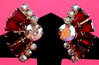 a beautiful VINTAGE COSTUME ESTATE ANTIQUE JEWELRY EARRINGS unsigned