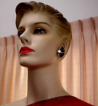 a beautiful VINTAGE COSTUME ESTATE ANTIQUE JEWELRY EARRINGS unsigned