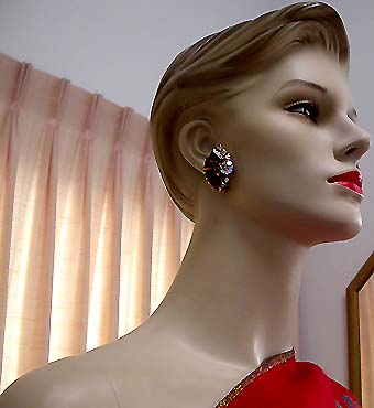 a beautiful VINTAGE COSTUME ESTATE ANTIQUE JEWELRY EARRINGS unsigned
