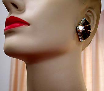 a beautiful VINTAGE COSTUME ESTATE ANTIQUE JEWELRY EARRINGS unsigned