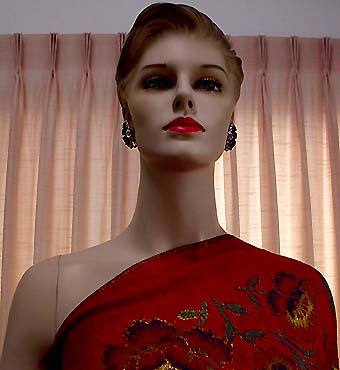 a beautiful VINTAGE COSTUME ESTATE ANTIQUE JEWELRY EARRINGS unsigned