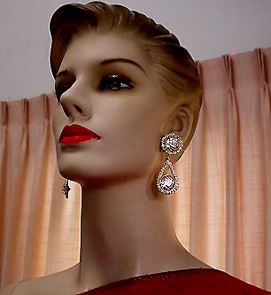 a beautiful VINTAGE COSTUME ESTATE ANTIQUE JEWELRY EARRINGS unsigned