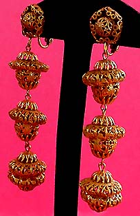 a beautiful VINTAGE COSTUME ESTATE ANTIQUE JEWELRY EARRINGS unsigned