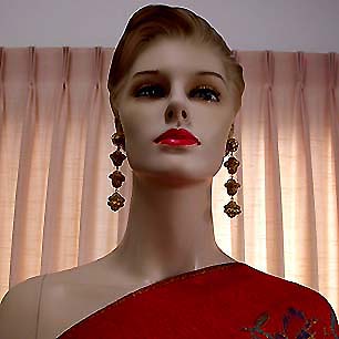 a beautiful VINTAGE COSTUME ESTATE ANTIQUE JEWELRY EARRINGS unsigned