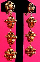 a beautiful vintage costume jewelry earrings unsigned