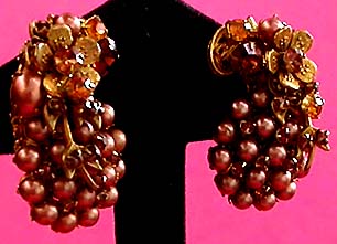 a beautiful VINTAGE COSTUME ESTATE ANTIQUE JEWELRY EARRINGS unsigned