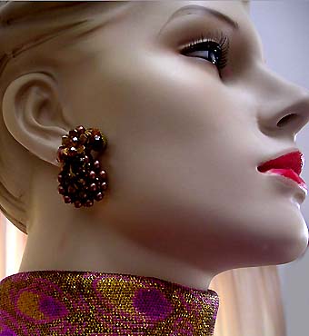 a beautiful VINTAGE COSTUME ESTATE ANTIQUE JEWELRY EARRINGS unsigned