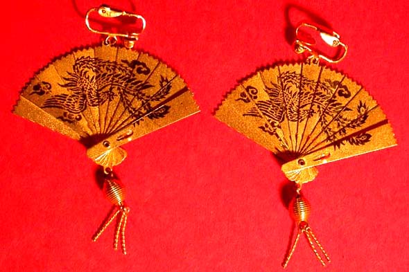 a beautiful VINTAGE COSTUME ESTATE ANTIQUE JEWELRY EARRINGS unsigned