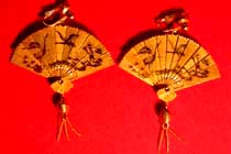 a beautiful VINTAGE COSTUME ESTATE ANTIQUE JEWELRY EARRINGS unsigned