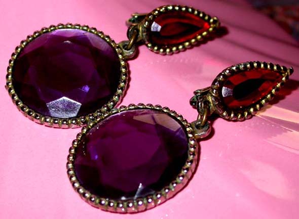 a beautiful VINTAGE COSTUME ESTATE ANTIQUE JEWELRY EARRINGS unsigned