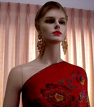 a beautiful VINTAGE COSTUME ESTATE ANTIQUE JEWELRY EARRINGS unsigned