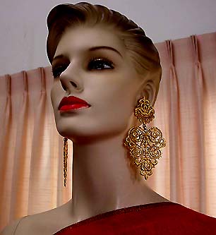 a beautiful VINTAGE COSTUME ESTATE ANTIQUE JEWELRY EARRINGS unsigned