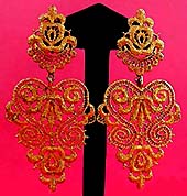 a beautiful vintage costume jewelry Hobe earrings unsigned