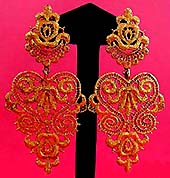 a beautiful vintage costume jewelry Hobe earrings unsigned