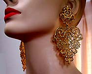 a beautiful vintage costume jewelry Hobe earrings unsigned