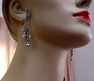 a beautiful VINTAGE COSTUME ESTATE ANTIQUE JEWELRY EARRINGS unsigned