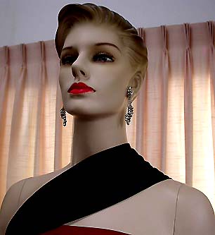 a beautiful VINTAGE COSTUME ESTATE ANTIQUE JEWELRY EARRINGS unsigned